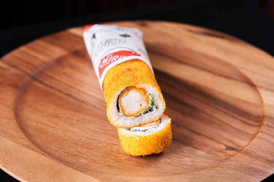 Handroll pollo, queso crema, cebollin